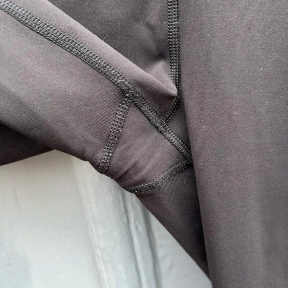 Lululemon Twist  & Train Crop, size 6 - Picture 12 of 13